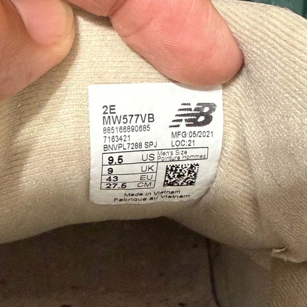 New Balance 577 Hook and Loop Walking Shoes Mens 9.5 Wide 2E Bone Beige MW577VB